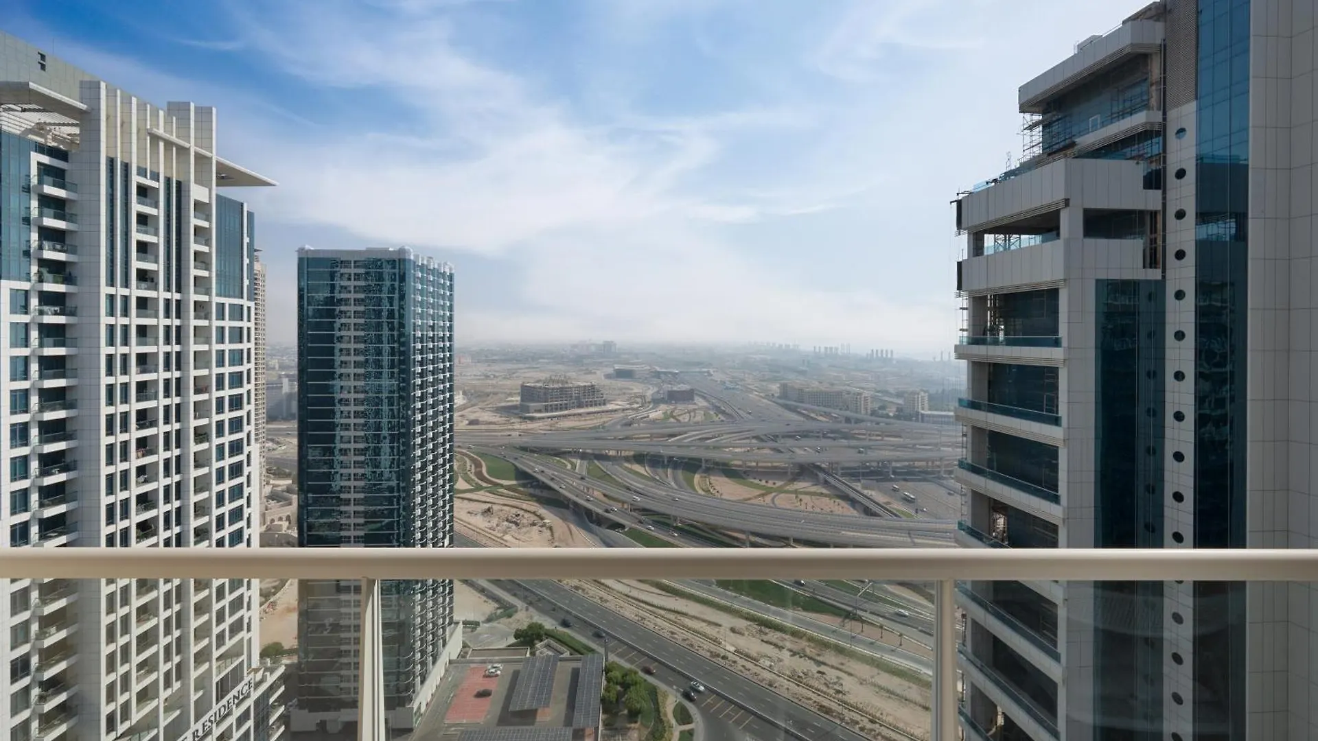 What A View - Very Close To Dmcc Metro Station Dubai United Arab Emirates